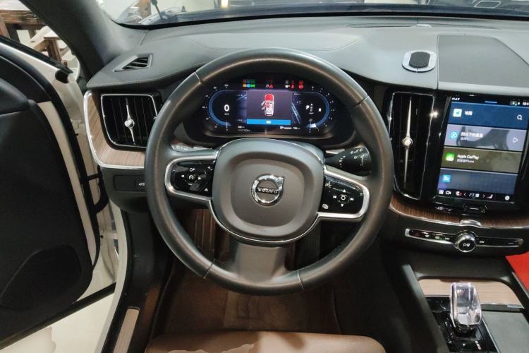 Used Volvo XC60 2023 B5 4x4 Smart Luxury Edition