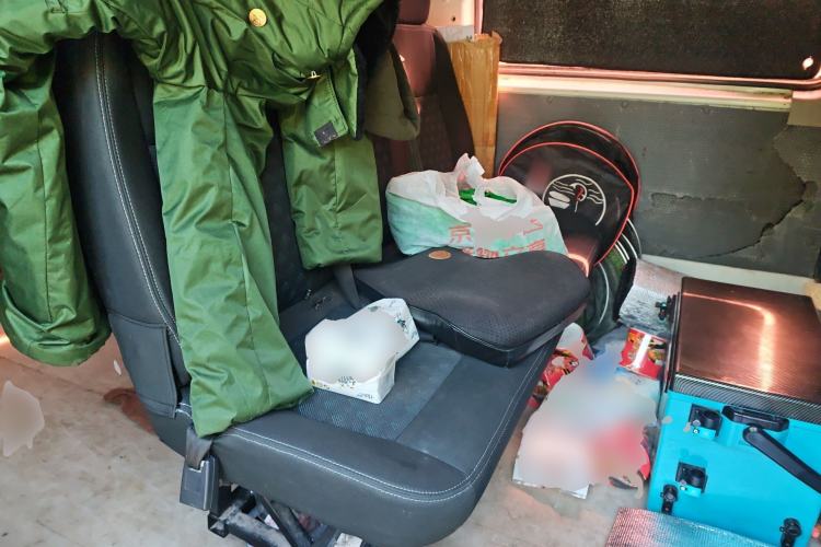 Used SAIC MAXUS Xintu V80 2018 2.5T 6-Speed Manual Aoyuntong Short Wheelbase Mid-Height 5-6 Seater Left Rear Seat