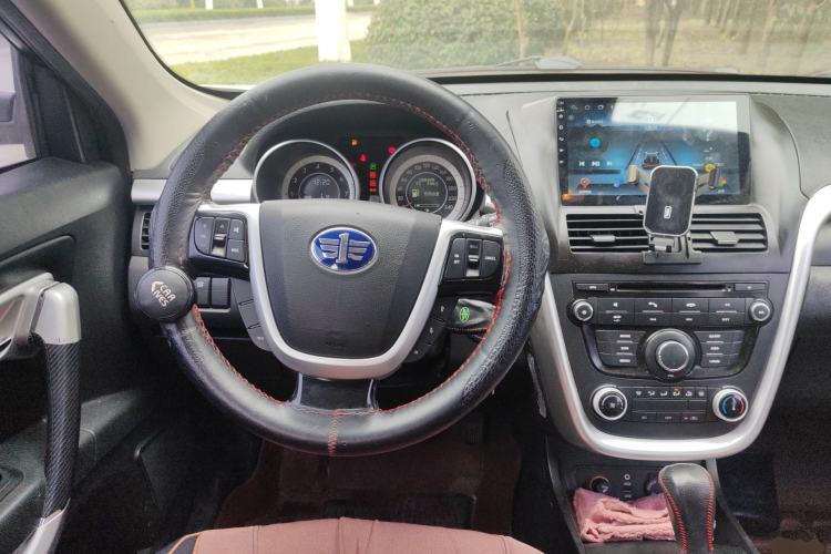 Used Bestune X80 2013 2.0L automatic comfort version
