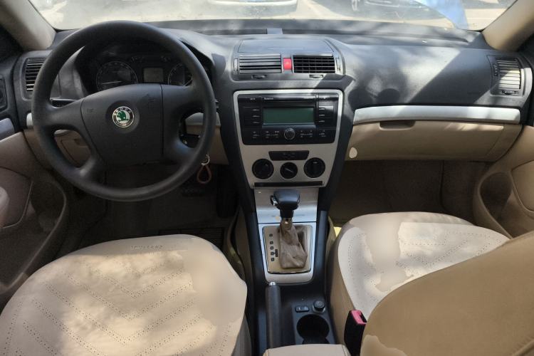 Used Skoda Octavia 2007 1.6L Automatic Elegance Edition Center Console