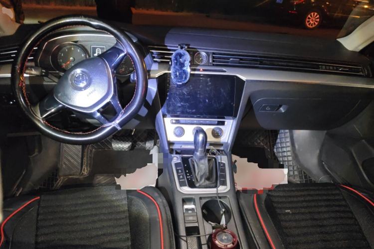 Used Volkswagen Magotan 2017 280TSI DSG Comfort Model Center Console