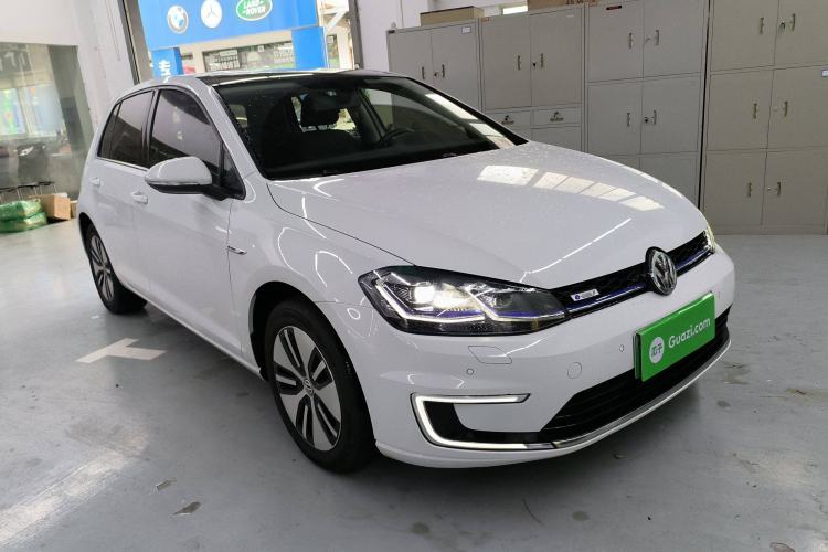 Used Volkswagen Golf Pure Electric 2020 Chari Front Right 45 Deg