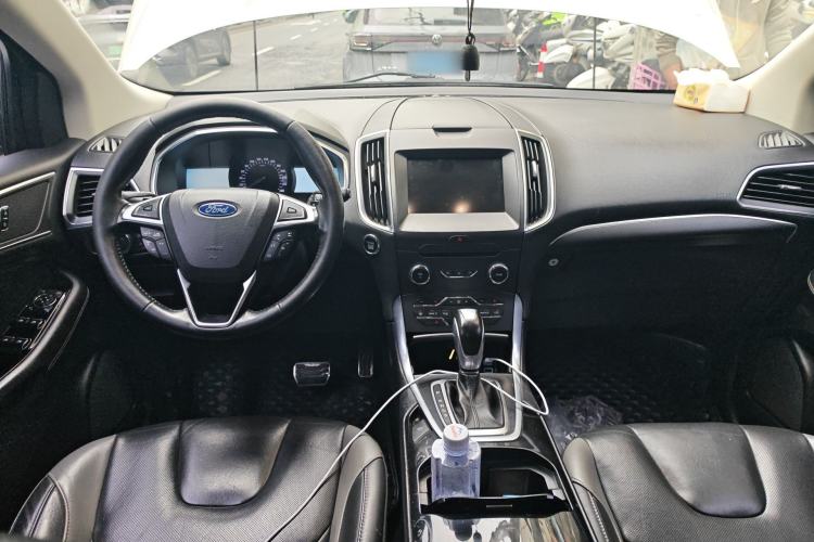 Used Ford Edge 2017 EcoBoost 245 Two-Wheel-Drive Sporty 7-Seater Center Console