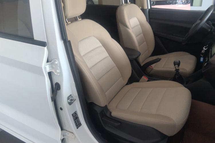 Used Wuling Hongguang 2019 1.5L S Standard Version China VI LAR Right Front Seat