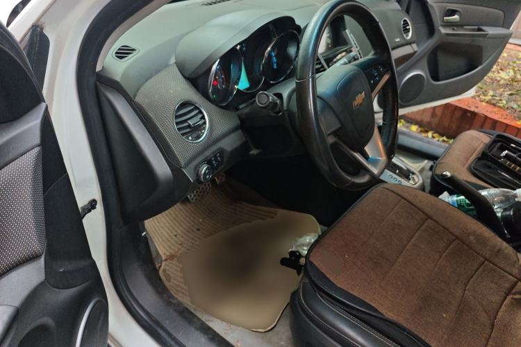 Used Chevrolet Cruze 2013 Hatchback 1.6T Automatic Flagship Model Driver Seat