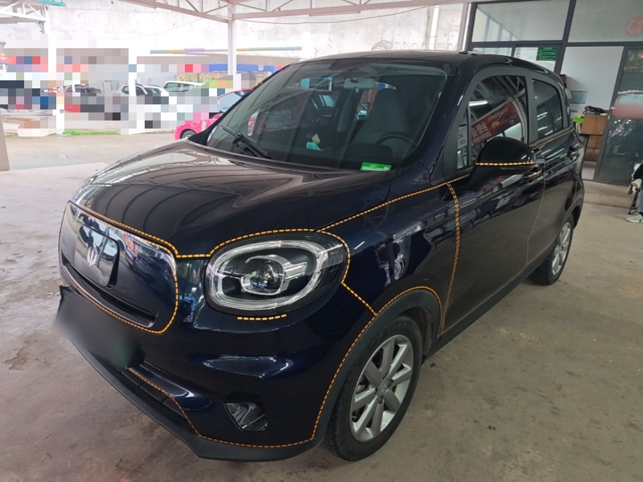 Под передней частью автомобиля