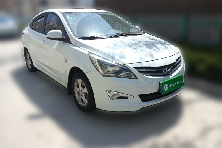 Used Hyundai Verna (older generation) 2016 1.4L Manual Smart GLS Trim Front Right 45 Deg