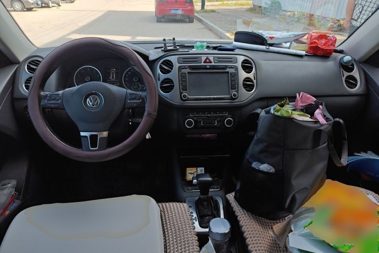 Used Volkswagen Tiguan 2010 2.0 TSI Automatic All-Wheel-Drive Elite Edition Center Console