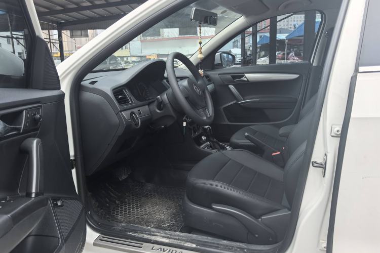 Used Volkswagen Lavida 2013 Revised Classic 1.6L Automatic Fashion Edition