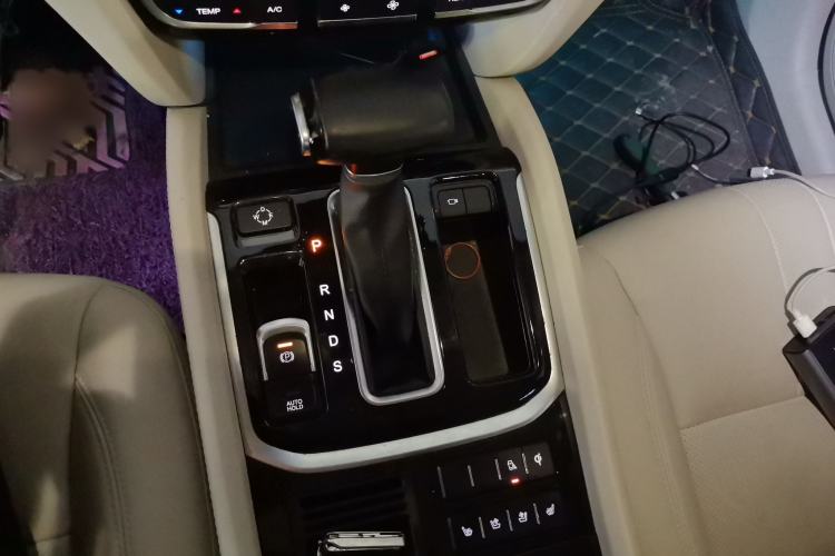 Used GAC Trumpchi GS8 2017 320T Two-Wheel Drive Prestige Version (7 Seats) Gear Lever