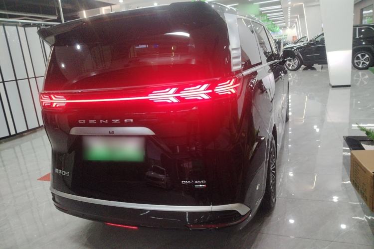 Used Denza D9 2025 DM-i Intelligent Drive 1020 Four-Wheel Drive Flagship Model
