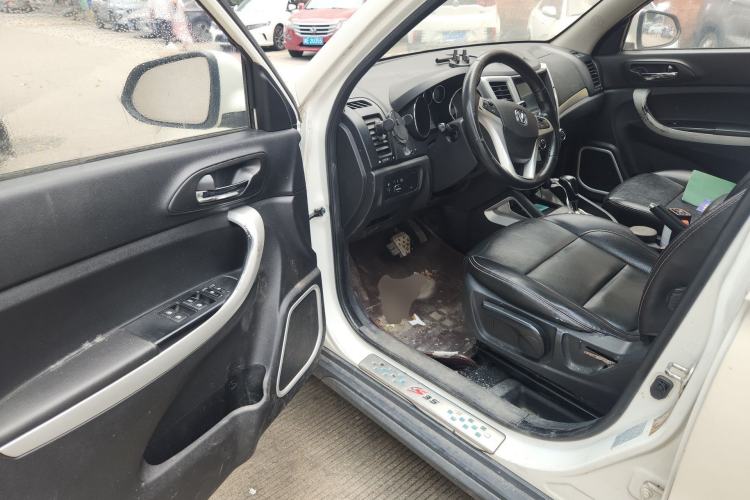 Used CHANGAN CS35 2014 1.6L Automatic Luxury Model China IV Standard Driver Seat