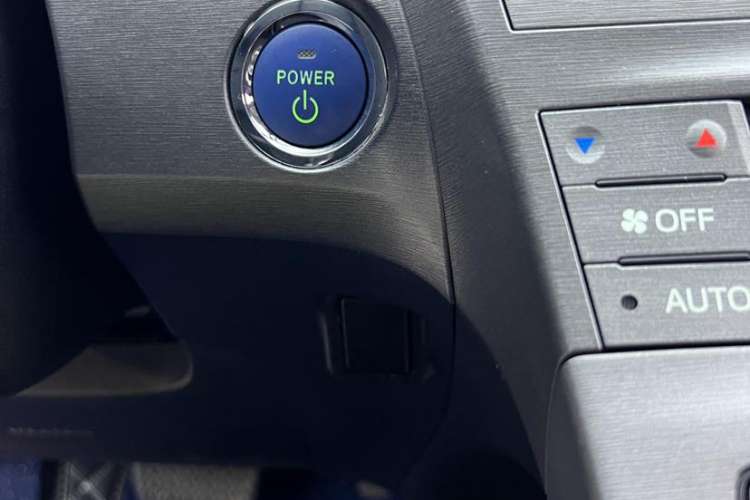 Used Toyota Prius 2012 1.8L Luxury Edition
