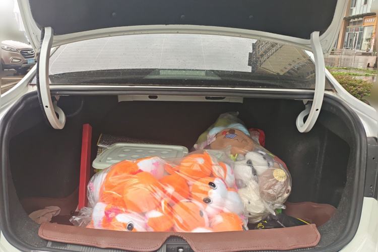 Used Volkswagen Bora 2016 1.6L Manual Fashion Edition Trunk