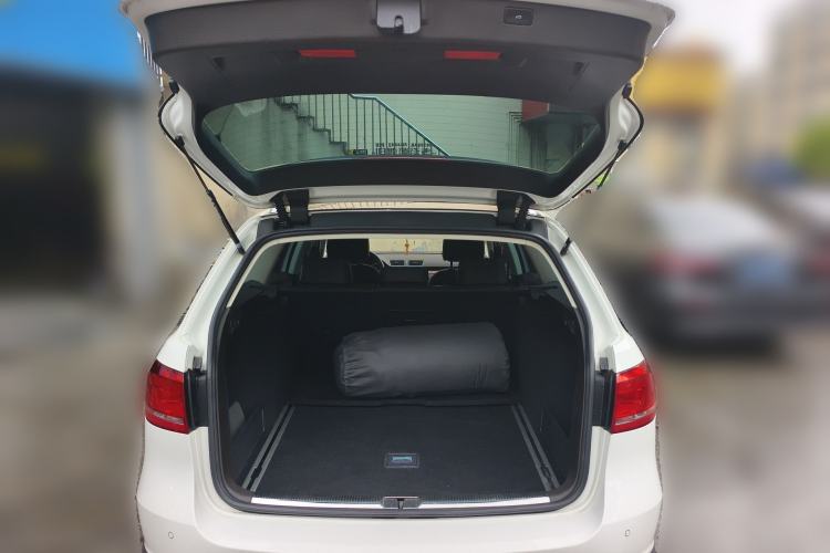 Used Volkswagen Magotan 2012 Travel Edition 2.0 TSI Comfort Version Trunk