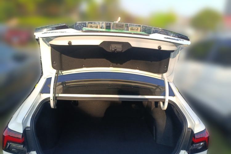 Used Roewe i6 MAX 2020 300TGI Automatic "Swell Cool Smart Drive" Edition
