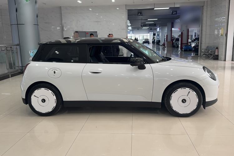 Used MINI Electric MINI COOPER 2025 Model Facelift 466km COOPER E Classic Style
