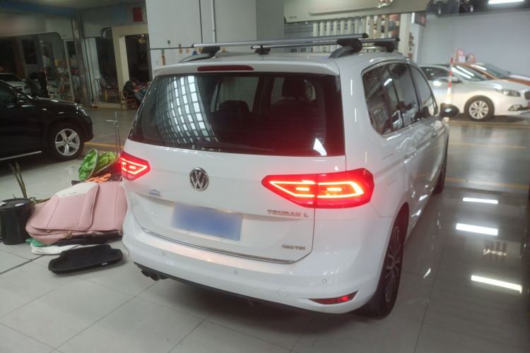 Used Volkswagen Touran 2016 Volkswagen Touran L 280TSI DSG Luxury Edition
