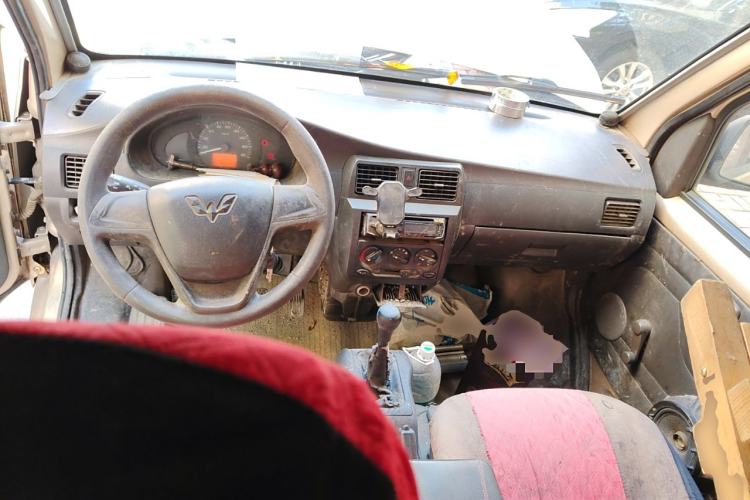 Used Wuling Rongguang 2011 1.2L Base Version
