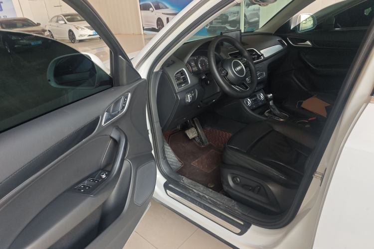 Used Audi Q3 2015 35 TFSI Comfort Model Driver Seat