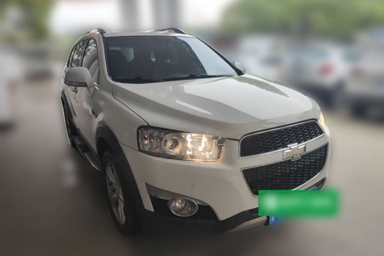 Used Chevrolet Captiva 2012 2.4L 4x4 Flagship Edition 7 Seats Front Right 45 Deg