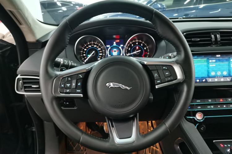 Used Jaguar F-PACE 2019 2.0T Four-Wheel Drive Urban Luxury Edition
