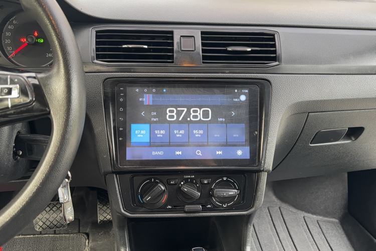 Used Volkswagen Santana 2016 1.6L Automatic Fashion Edition Audio And AC Panel