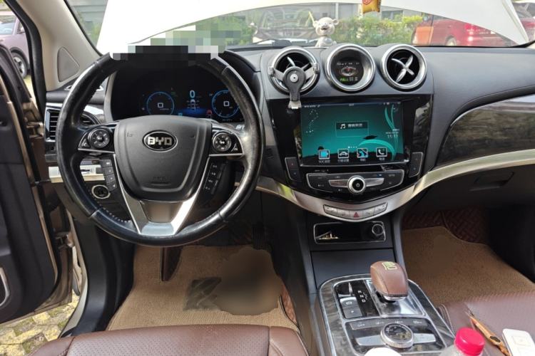 Used BYD Tang New Energy 2015 2.0T Four-Wheel-Drive Flagship Model Center Console