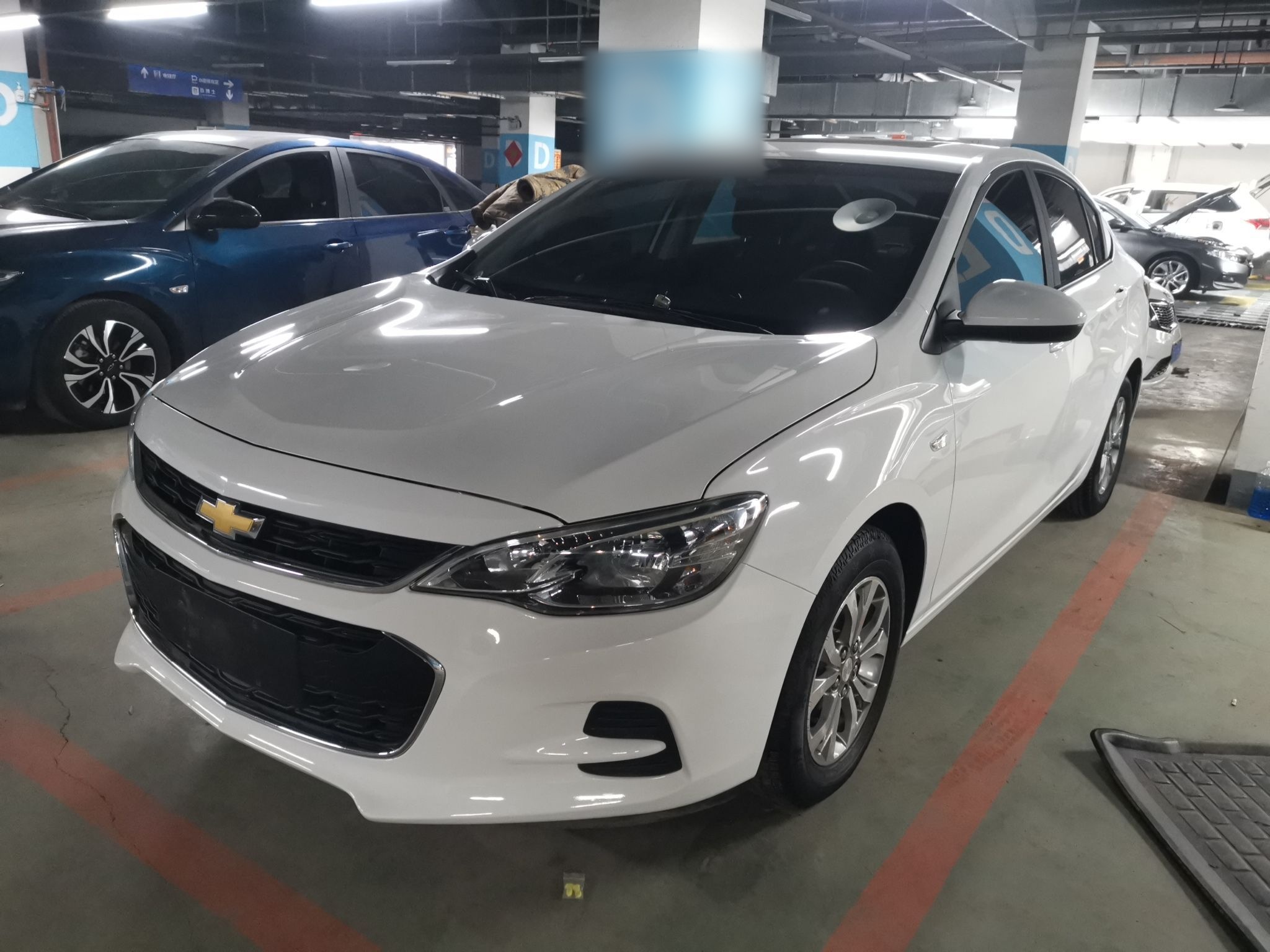 Под передней частью автомобиля