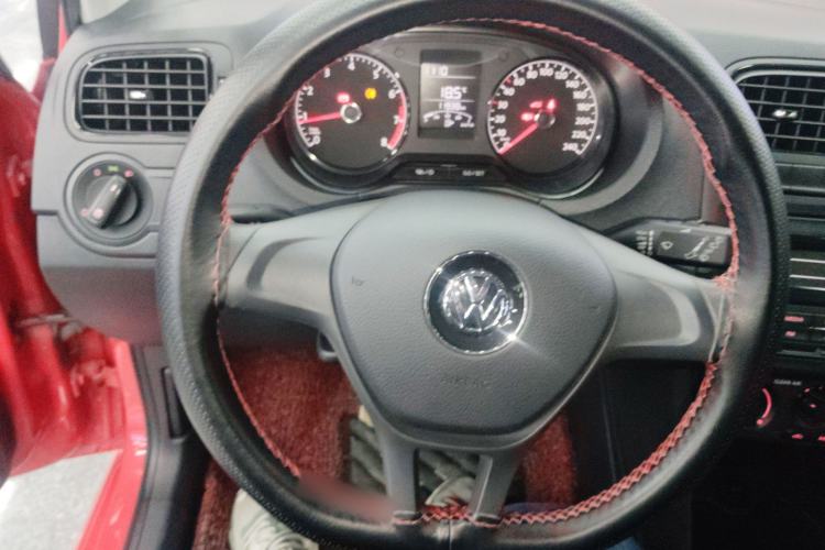 Used Volkswagen Polo 2016 1.4L Manual Fashion Model Steering Wheel