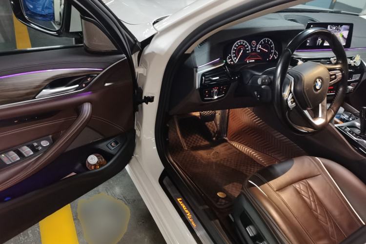 Used BMW 5 Series 2019 530Li xDrive Luxury Package Driver Seat