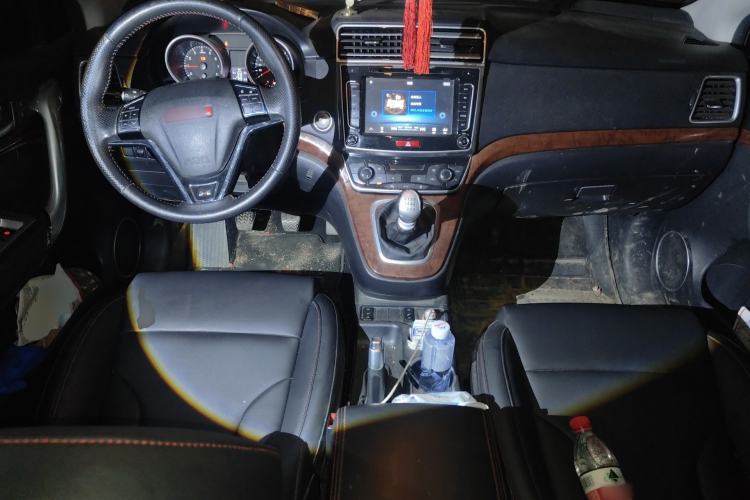 Used Haval H6 2015 Revised Version Sport Edition 1.5T Manual Transmission Two-Wheel Drive Elite Grade
