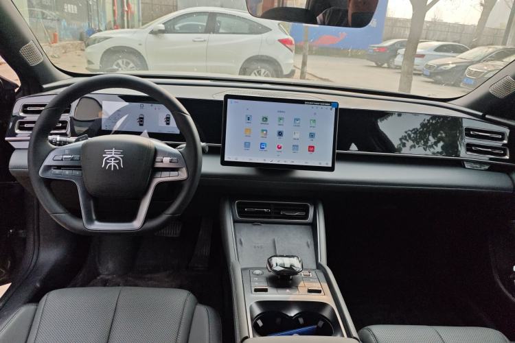 Used BYD Qin L 2025 DM-i Smart Drive 120KM Superior Model Center Console