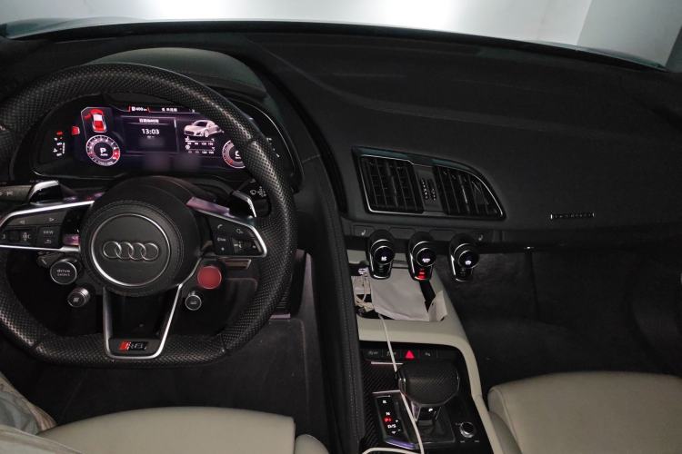 Used Audi R8 2021 V10 Coupe performance Center Console