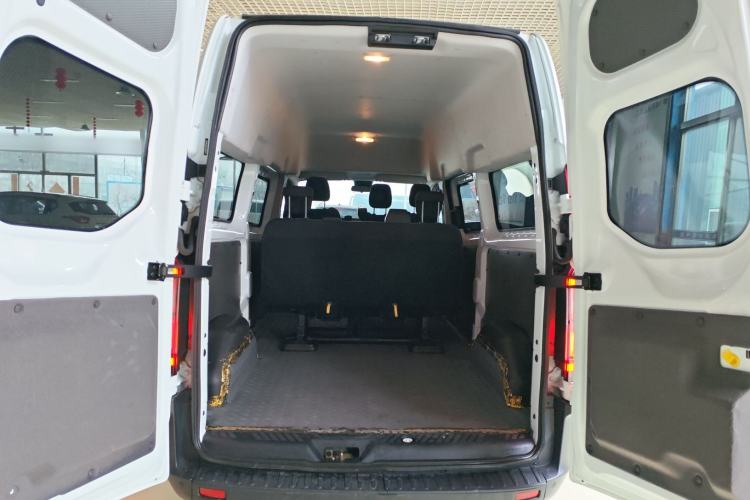 Used Ford Transit 2023 2.0T Diesel Manual Multifunction Commercial Vehicle Mid-axle Mid-roof 5/6 Seats