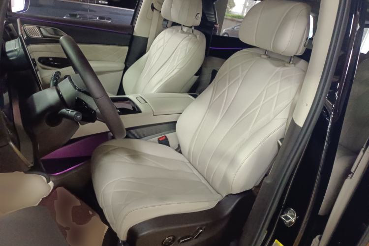 Used Denza D9 2025 DM-i Intelligent Drive 1020 Four-Wheel Drive Flagship Model
