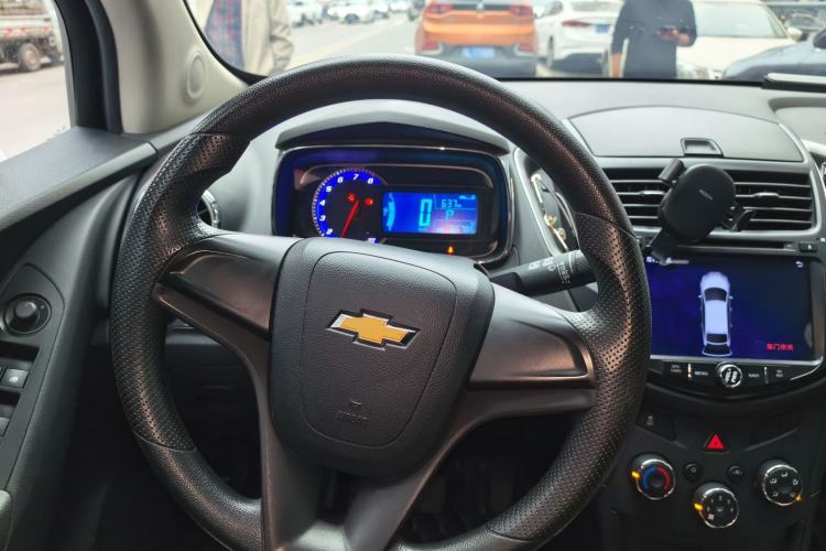 Used Chevrolet Trax 2016 1.4T Automatic Two-Wheel Drive Comfort Version with Sunroof Steering Wheel