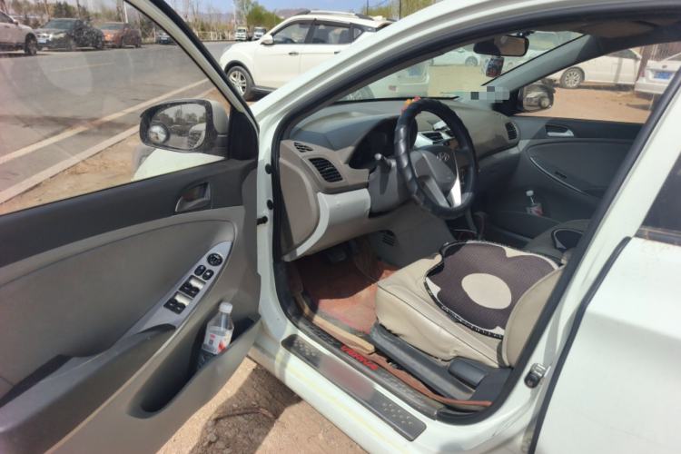 Used Hyundai Verna (older generation) 2014 1.4L Automatic Smart GLS Driver Seat