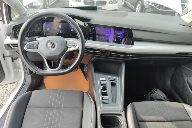 Used Volkswagen Golf 2021 200TSI DSG Pro Center Console