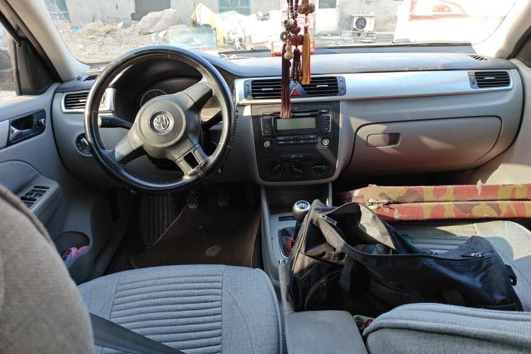 Used Volkswagen Bora 2012 1.6L Manual Fashion Edition Center Console