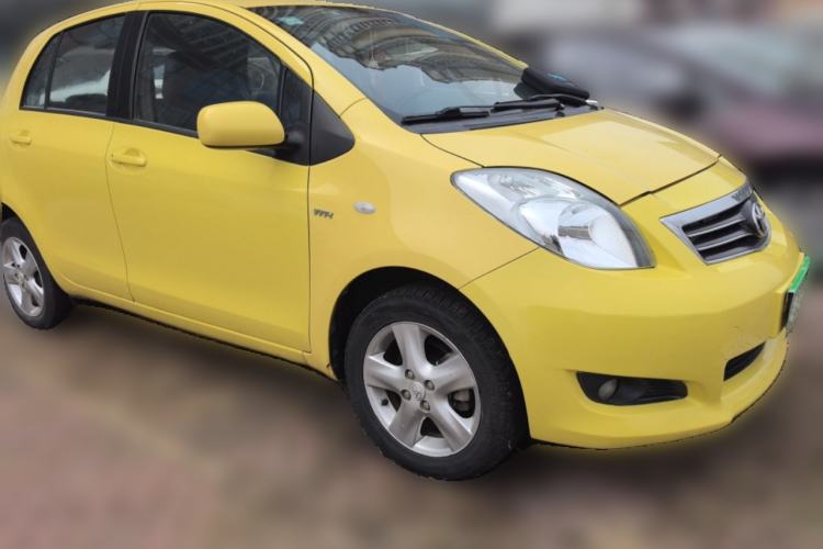 Used Toyota Yaris 2011 1.6E Automatic Charm Edition Front Right 45 Deg