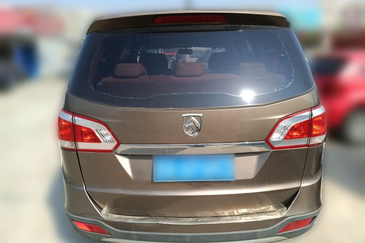 Used Baojun 730 2014 1.5L manual standard trim 7 seats Rear