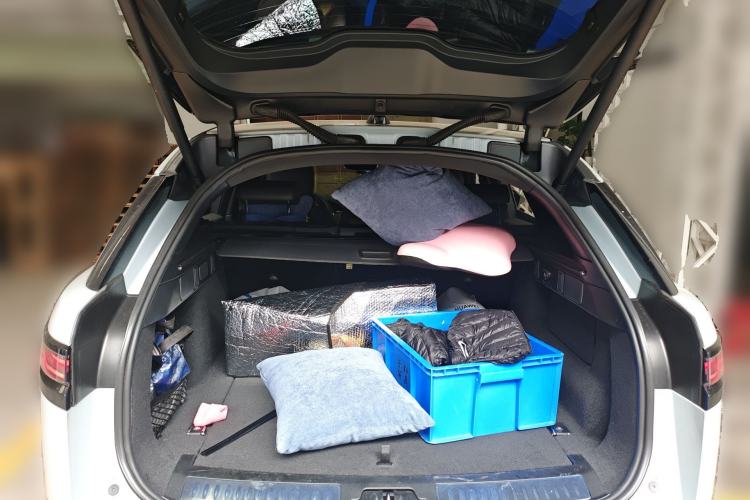 Used Land Rover Range Velar 2024 Dynamic SE Trunk