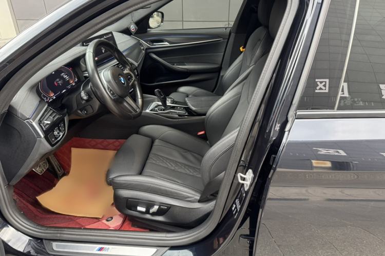 Used BMW 5 Series 2022 525i M Sport Package Interior 1