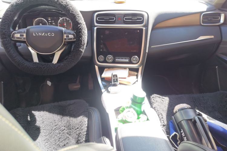 Used Lynk & Co 01 2019 2.0T Two-Wheel-Drive Pro Version China VI Standard Center Console