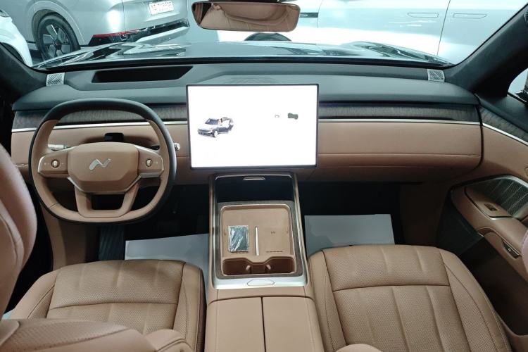 Used ONVO Luxeed L90 2025 Model—Max Six-Seater Version Center Console