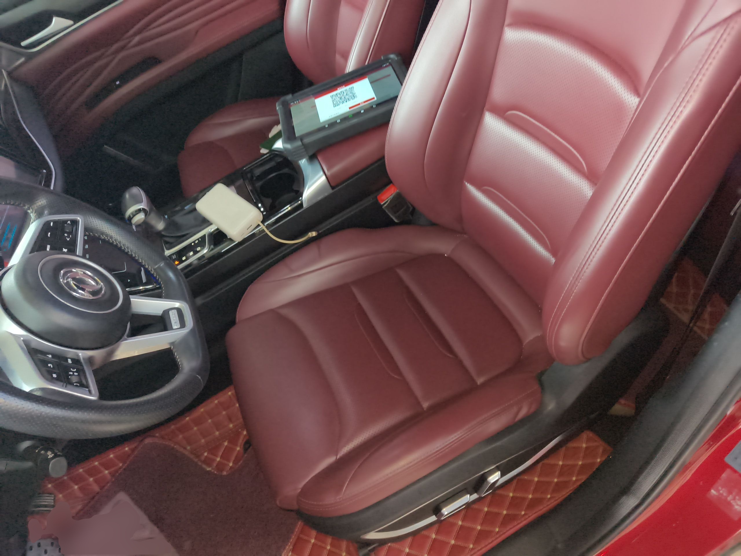 المقاعد الأمامية داخل السيارة