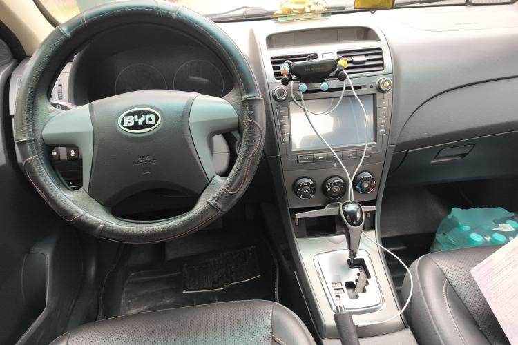 Used BYD L3 2013 1.5L Automatic Comfort Edition Center Console