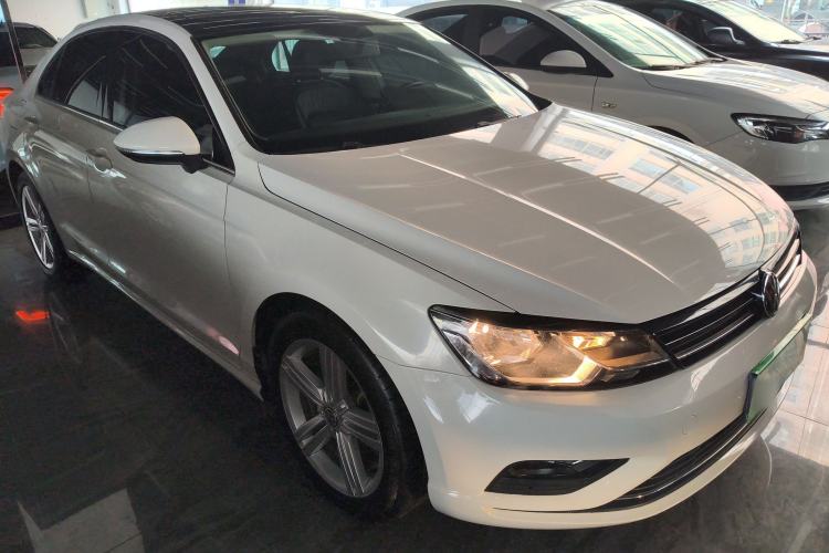 Used Volkswagen Lamando 2015 280TSI DSG Comfort Edition Front Right 45 Deg