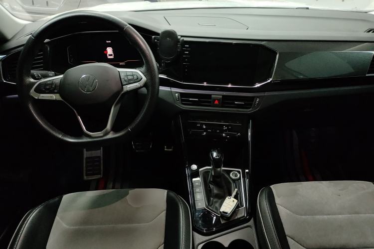 Used Volkswagen Tayron X 2020 330TSI Two-Wheel Drive Luxury Smart Connectivity Version Center Console